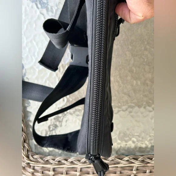 New! TOPO DESIGNS Black on Black Hip Waist Pack - Picture 7 of 11